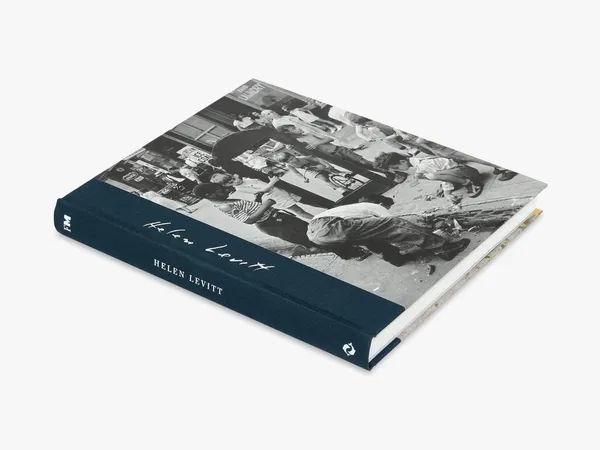 imgi_10_9780500030974_Helen-Levitt_packshot2