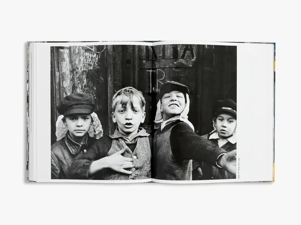 imgi_24_9780500030974_Helen-Levitt_in04